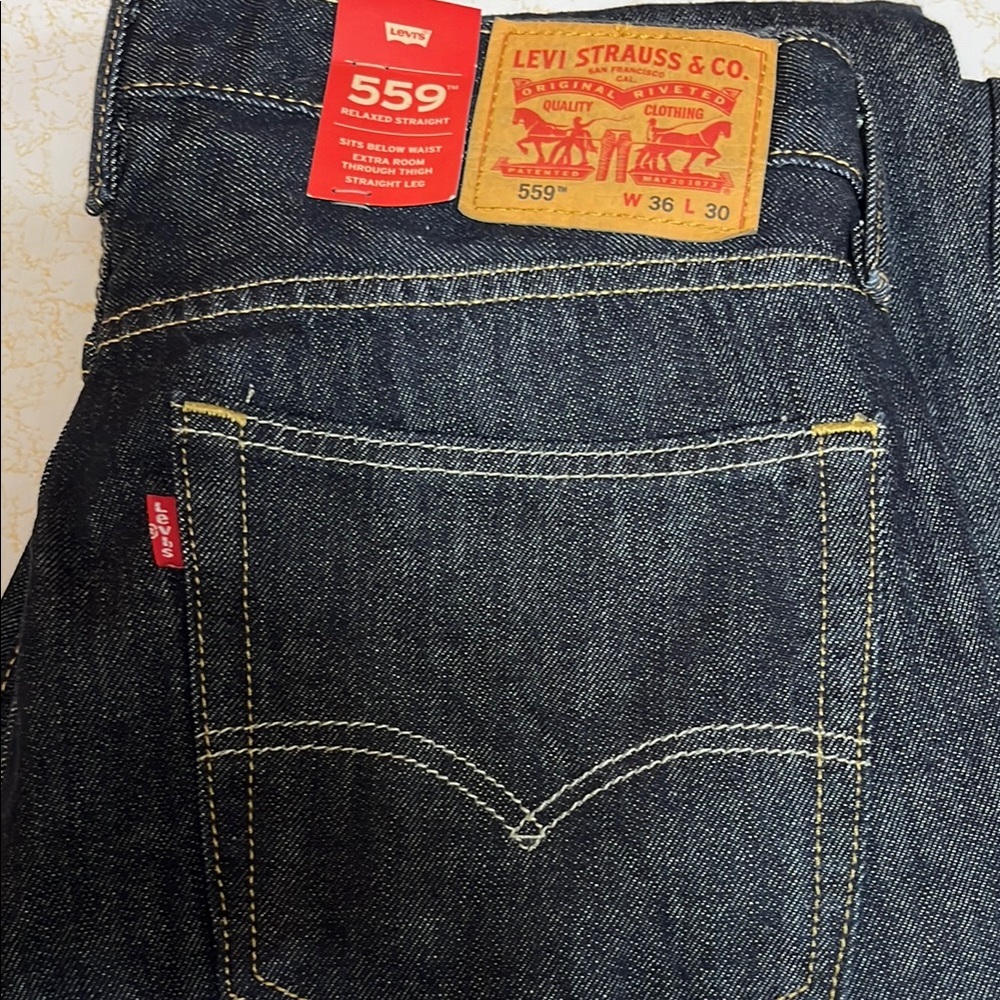 Men’s Levi's Blue Relaxed Jeans with Iconic Stitching